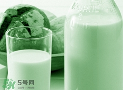 胃脹氣可以喝牛奶嗎？胃脹氣喝牛奶會(huì)怎樣？