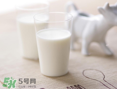 胃脹氣可以喝牛奶嗎？胃脹氣喝牛奶會(huì)怎樣？