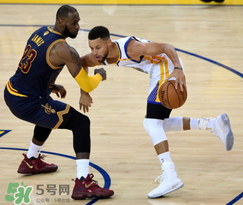 under armour curry4怎么樣？庫里第四代簽名鞋總決賽戰(zhàn)靴細(xì)節(jié)諜照
