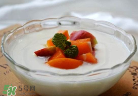 油桃和酸奶能一起吃嗎？油桃能和酸奶一起吃嗎？