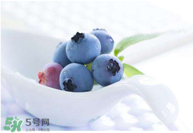 藍(lán)莓和牛奶可以一起吃嗎？吃完藍(lán)莓可以喝牛奶嗎？
