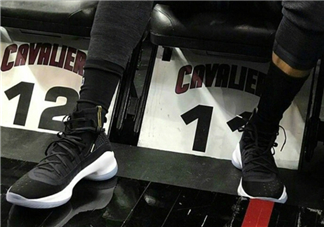 under armour curry4黑金怎么樣？庫(kù)里總決賽戰(zhàn)靴客場(chǎng)配色諜照曝光