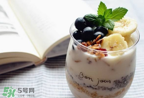藍(lán)莓和香蕉能一起吃嗎？藍(lán)莓可以和香蕉榨汁嗎？