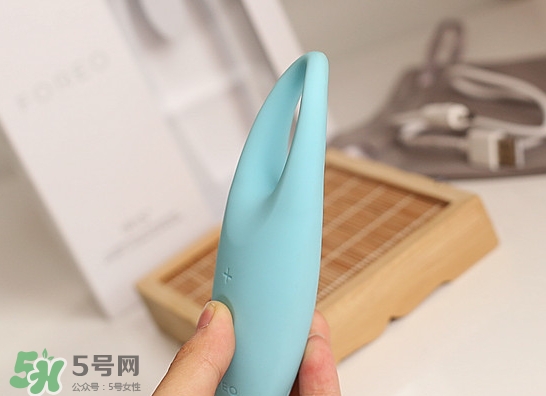 foreo眼部按摩儀怎么用？foreo iris眼部按摩儀使用方法