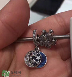 pandora繁星童話手鏈?zhǔn)鞘裁床馁|(zhì)？潘多拉繁星童話是銀的嗎？