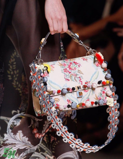 fendi kan i多少錢？芬迪kan i包包國內(nèi)專柜價格