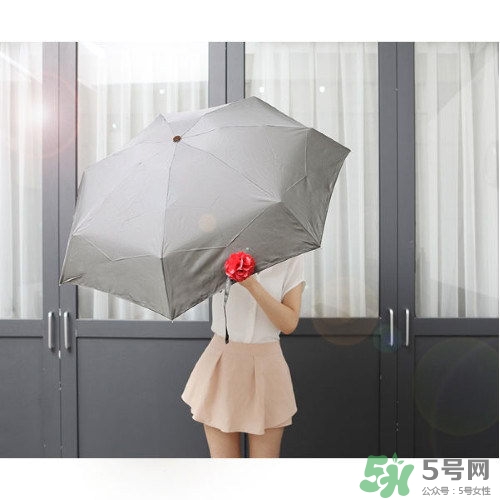 黑檸檬和蕉下哪個(gè)好？黑檸檬和蕉下太陽(yáng)傘對(duì)比