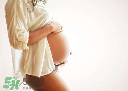 孕婦長(zhǎng)痱子可以用痱子粉嗎？痱子粉對(duì)孕婦有危害嗎？