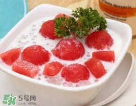 西瓜汁可以加牛奶嗎？西瓜汁和牛奶可以一起喝嗎？