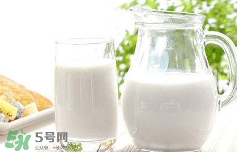 芭蕉能和牛奶一起吃嗎？牛奶可以和芭蕉一起吃嗎