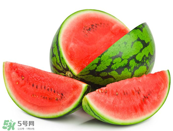 催熟的西瓜能吃嗎？催熟的西瓜吃了會(huì)怎樣？