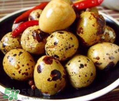 鵪鶉蛋能和胡蘿卜一起吃嗎？鵪鶉蛋能放多久？