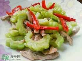 苦瓜炒肉怎么炒不苦？苦瓜炒肉怎么做才不苦？