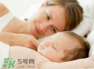 寶寶睡覺突然大哭是什么原因？寶寶睡覺大哭正常嗎？