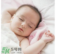 寶寶睡覺突然大哭是什么原因？寶寶睡覺大哭正常嗎？