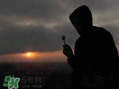 抑郁癥會導致生活不能自理嗎？抑郁癥會引起什么病