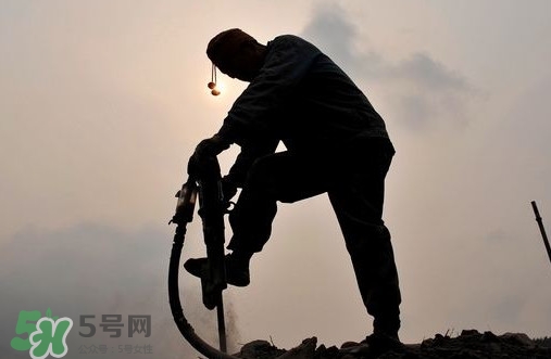 矽肺病和塵肺病哪個比較嚴重？矽肺病與塵肺病的區(qū)別