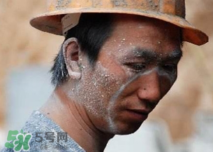 矽肺病和塵肺病哪個比較嚴重？矽肺病與塵肺病的區(qū)別