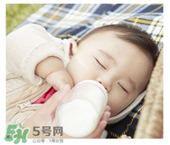 母乳寶寶要比喂奶粉的寶寶體質(zhì)好嗎 母乳比奶粉營(yíng)養(yǎng)嗎？