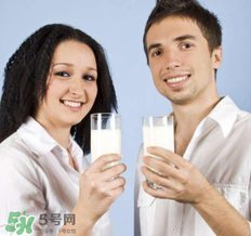 脫脂奶粉什么時候喝最好？脫脂奶粉什么時候喝？