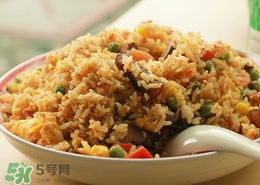 醬油炒飯?jiān)趺醋?？醬油炒飯生抽還是老抽