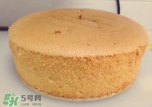 戚風(fēng)蛋糕怎么做才松軟？戚風(fēng)蛋糕怎么切開