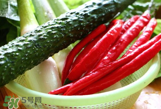 辣椒和黃瓜能一起吃嗎？黃瓜和辣椒一起吃好嗎？