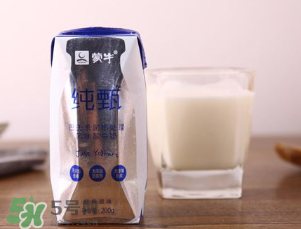 純甄酸奶過期還能喝嗎？純甄酸奶過期一點(diǎn)點(diǎn)要緊嗎？