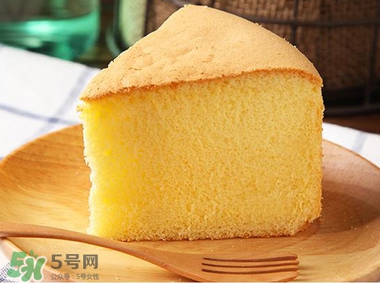 戚風(fēng)蛋糕怎么做才松軟？戚風(fēng)蛋糕怎么切開