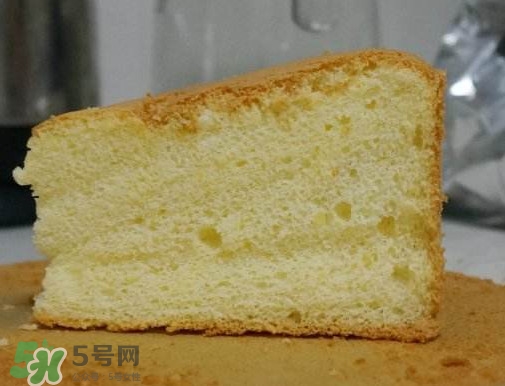 戚風(fēng)蛋糕怎么脫模？戚風(fēng)蛋糕倒扣多久脫模