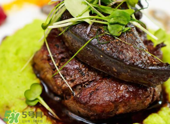藍(lán)莓和牛肉能一起吃嗎？藍(lán)莓和牛肉會(huì)過敏嗎？