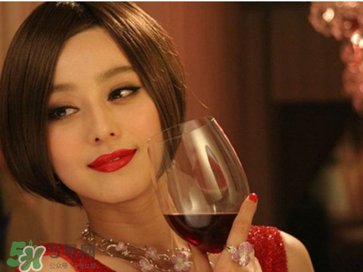 藍(lán)莓酒和葡萄酒哪個好？藍(lán)莓酒好還是葡萄酒好？