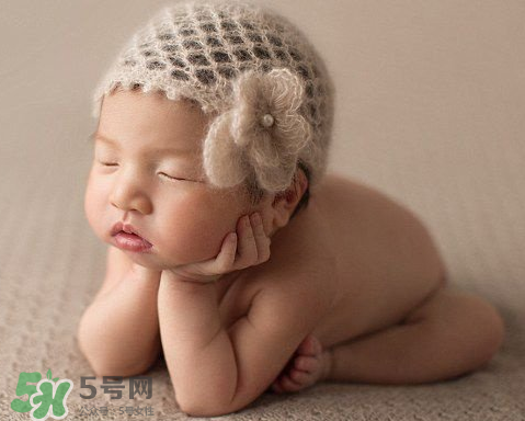 母乳喂養(yǎng)會胸下垂嗎？母乳喂養(yǎng)胸部下垂怎么辦？