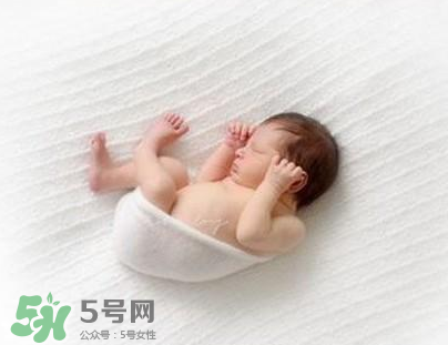 新生兒能用母乳洗臉嗎？新生兒能用母乳擦臉嗎？