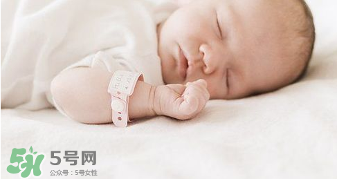 新生兒能用母乳洗臉嗎？新生兒能用母乳擦臉嗎？