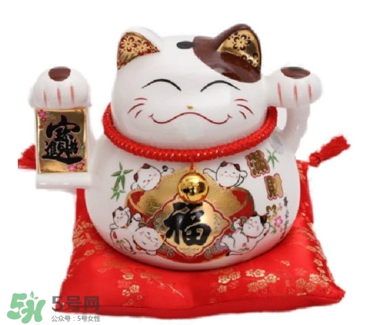 招財(cái)貓有什么講究？招財(cái)貓左手招什么右手招什么？