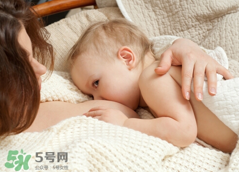 母乳喂養(yǎng)會胸下垂嗎？母乳喂養(yǎng)胸部下垂怎么辦？
