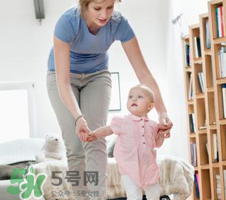 怎么糾正寶寶內(nèi)八字腳？寶寶八字腳幾歲前可以糾正？