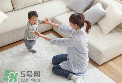 怎么糾正寶寶內(nèi)八字腳？寶寶八字腳幾歲前可以糾正？
