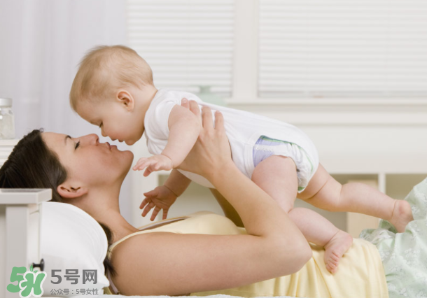 寶寶發(fā)燒可以擦清涼油嗎？寶寶發(fā)燒擦清涼油有副作用嗎？