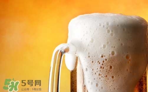 啤酒打開了隔夜還能喝嗎？喝隔夜的啤酒有什么危害？