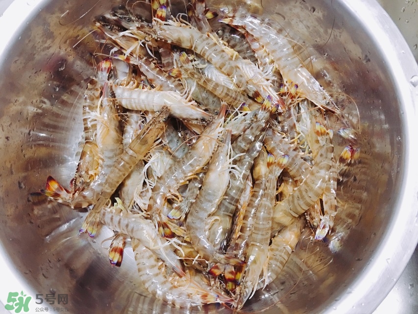 基圍蝦蝦線(xiàn)怎么去除 基圍蝦去蝦線(xiàn)圖解