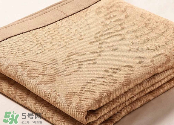 夏天擦涼席用熱水還是用冷水？涼席來年用時注意什么
