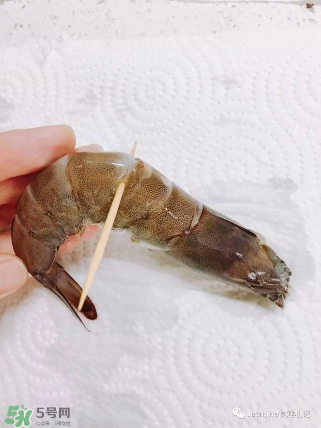 基圍蝦蝦線(xiàn)怎么去除 基圍蝦去蝦線(xiàn)圖解