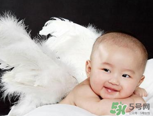 新生兒吃母乳拉稀是怎么回事？新生兒吃母乳拉稀怎么辦？