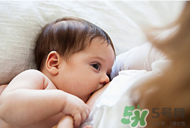 新生兒吃母乳會撐到嗎？新生兒吃母乳會吃撐嗎？
