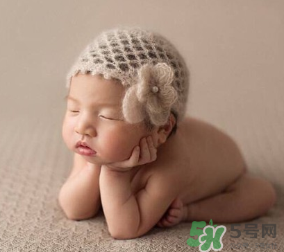 新生兒吃母乳會撐到嗎？新生兒吃母乳會吃撐嗎？