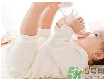 新生兒一月長(zhǎng)幾斤正常？新生兒一月長(zhǎng)多少厘米？