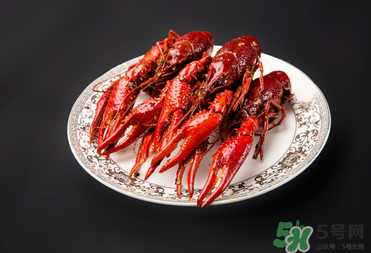 做麻辣小龍蝦放什么調(diào)料？麻辣小龍蝦可以放什么菜？