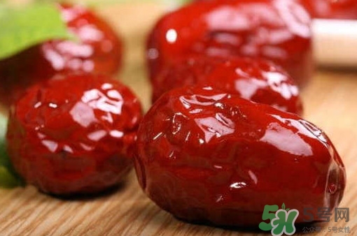 黑枸杞可以和紅棗一起泡嗎？紅棗能和黑枸杞一起吃嗎